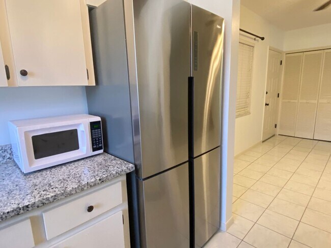 Building Photo - 1/1 Updated Condo In Heart Of Ocala