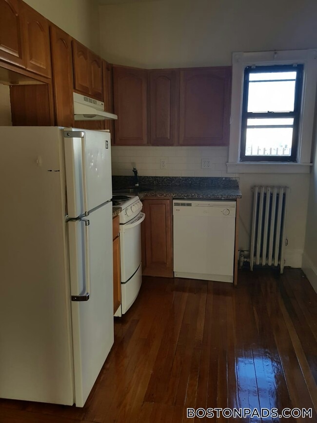 Foto del edificio - 41 Bay State Rd