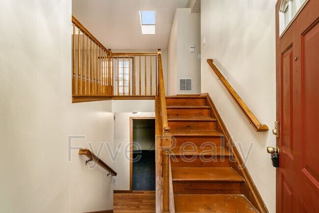 Building Photo - 288 Harland Dr