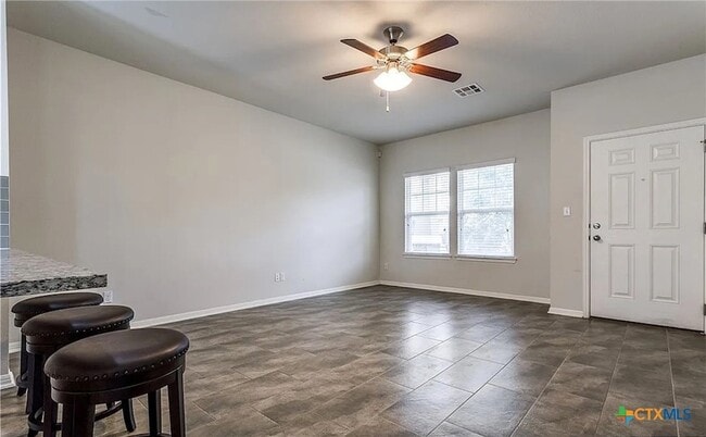 Foto del edificio - 159 Wainscot Oak Wy