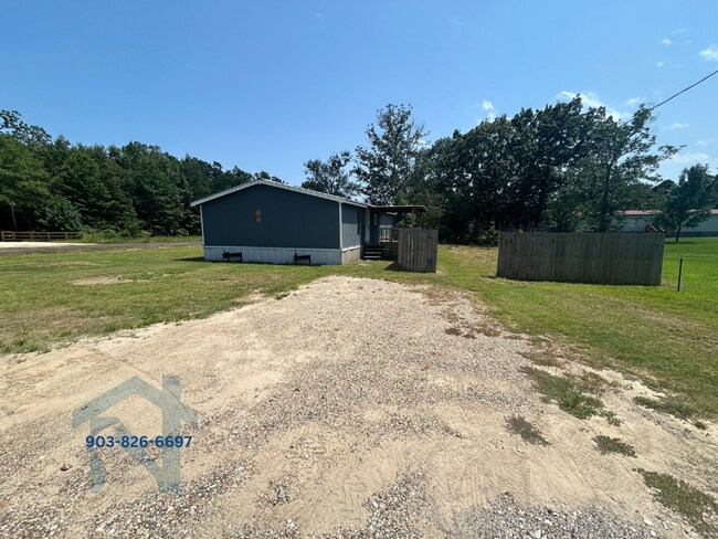 Foto del edificio - 1527 Clear Springs Rd