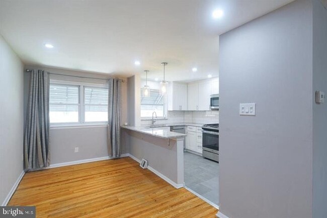 Building Photo - 5428 Vicaris St