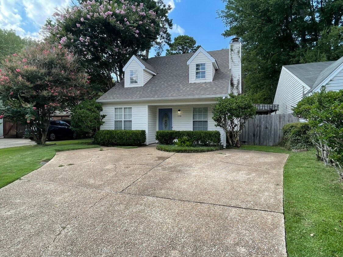 Foto principal - 338 N Grove Cir