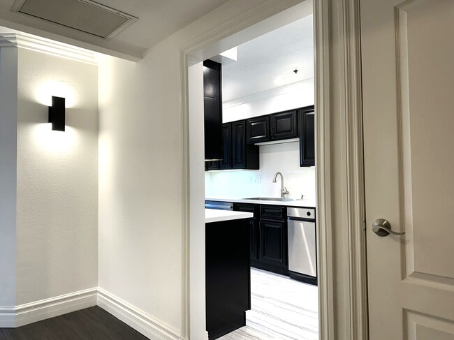 Building Photo - 10636 Wilshire