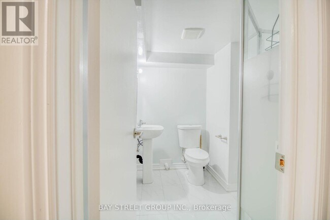 Photo du bâtiment - 65 Davis Rd