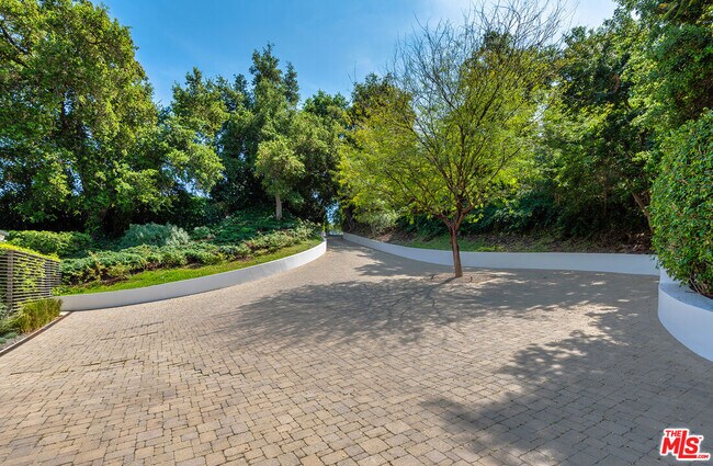 Foto del edificio - 15941 Skytop Rd