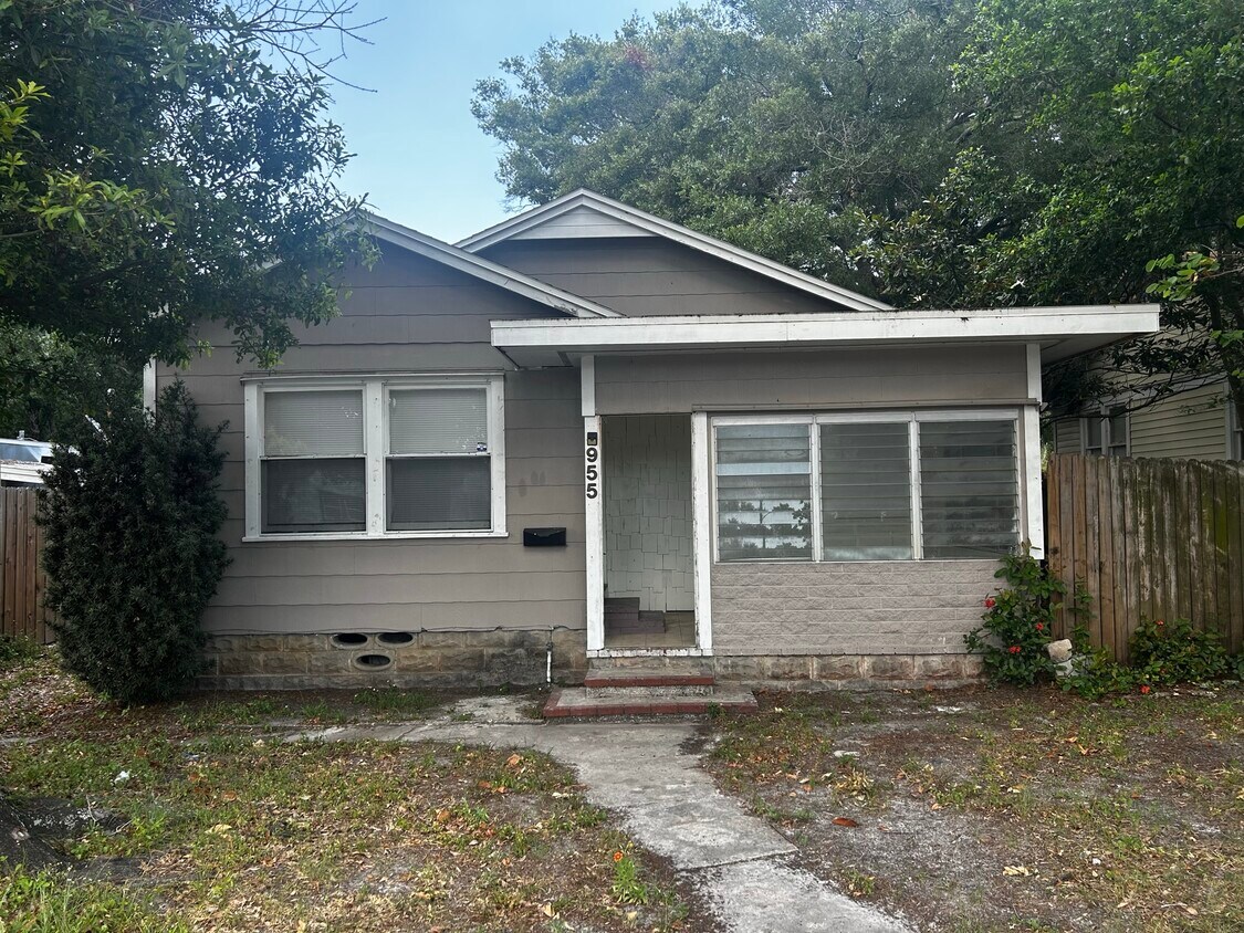 Primary Photo - 955 28th St N