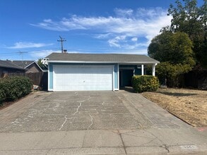 Building Photo - 3561 Lindenwood Way