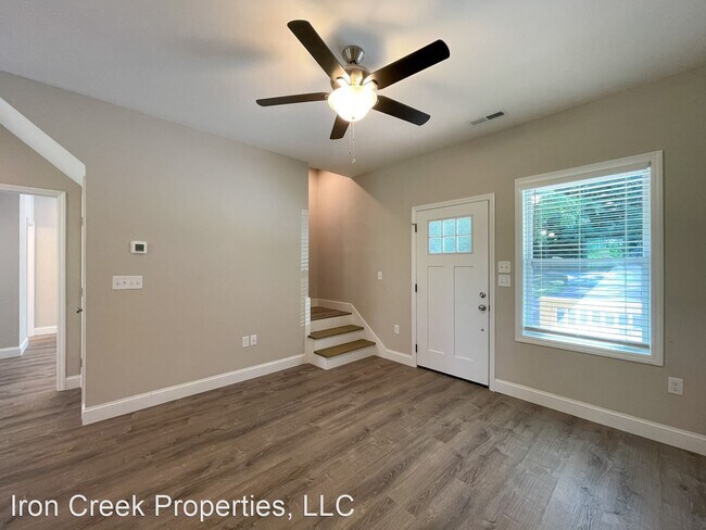Building Photo - 3 br, 2.5 bath House - 9 Arbutus Road #121