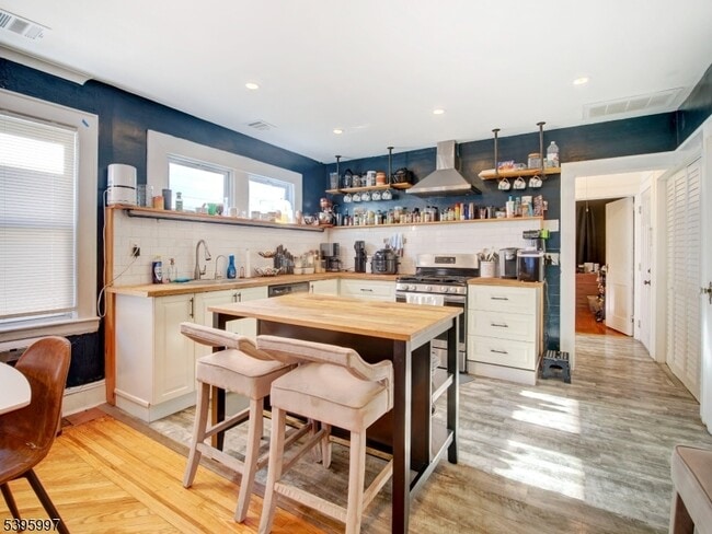 Foto del edificio - 97 La France Ave