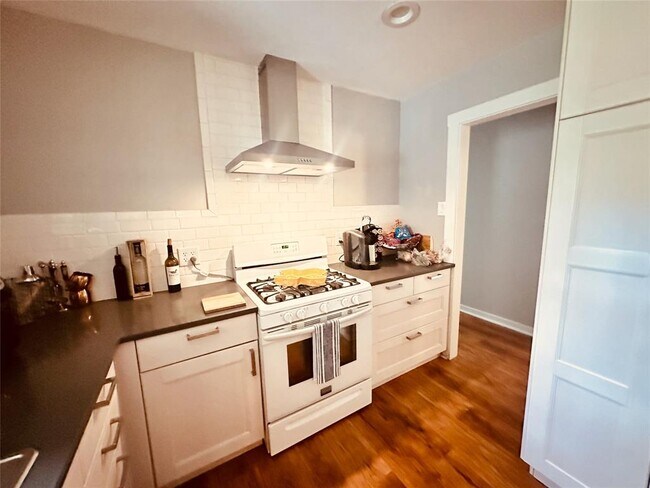 Foto del edificio - 4803 Everglade Dr