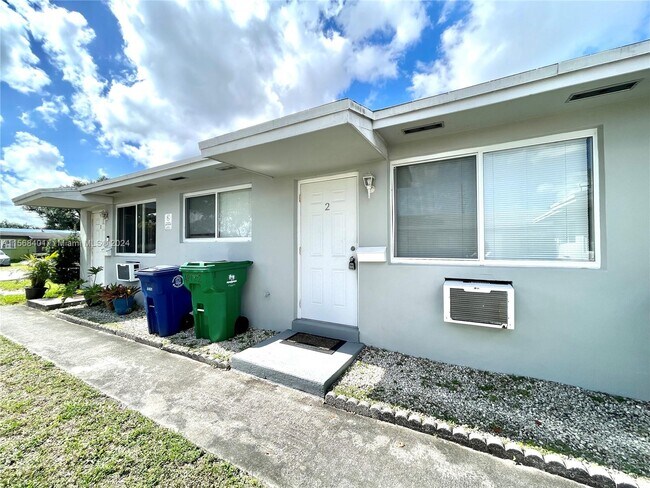 Building Photo - 7561 Venetian St