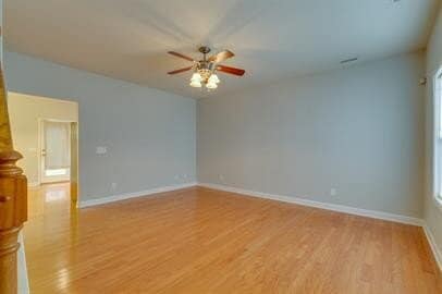 Building Photo - Beautiful 3 bedrooms 2.5 bathrooms in Spri...