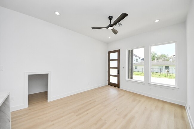 Building Photo - 4607 Gunter St