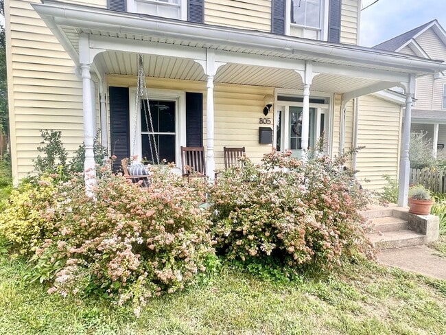 Building Photo - 805 Rockland Ave