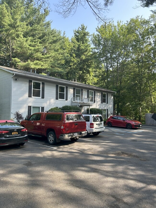 Foto del edificio - 3011 Lone Pine Rd
