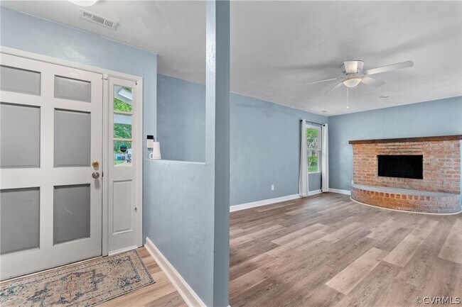 Foto del edificio - 4233 Buttonwood Ct