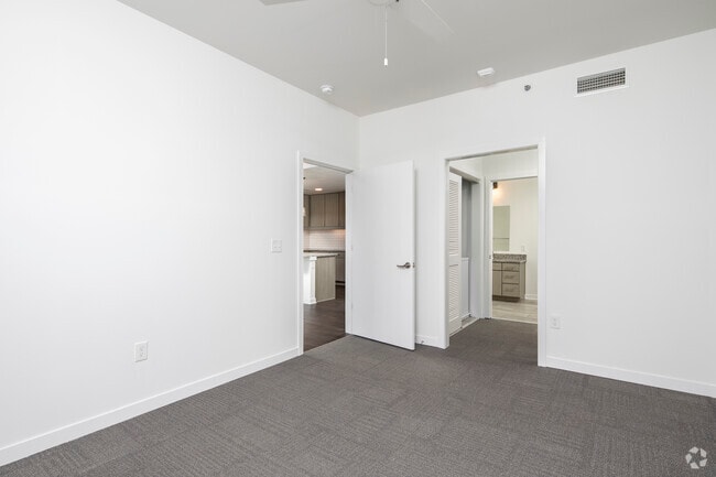 Interior Photo - Lakeview Green