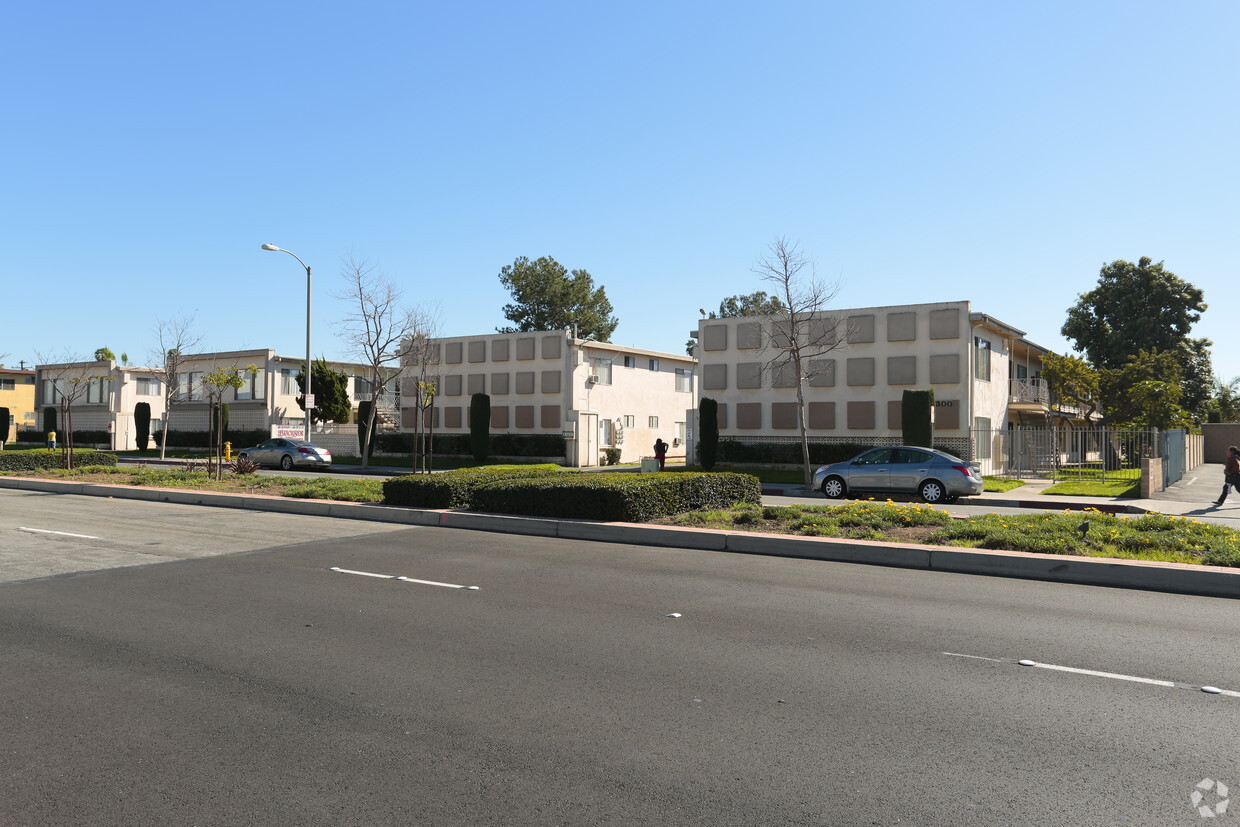 Primary Photo - Beachside Apartments