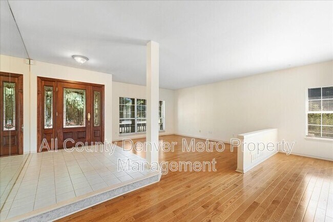 Foto del edificio - 10010 Irving St