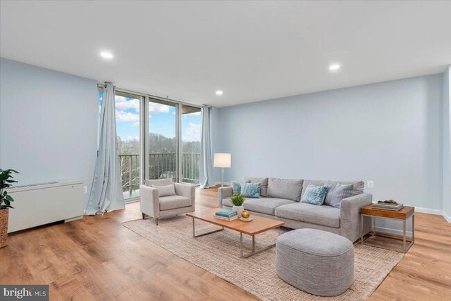 Building Photo - 4520 King St