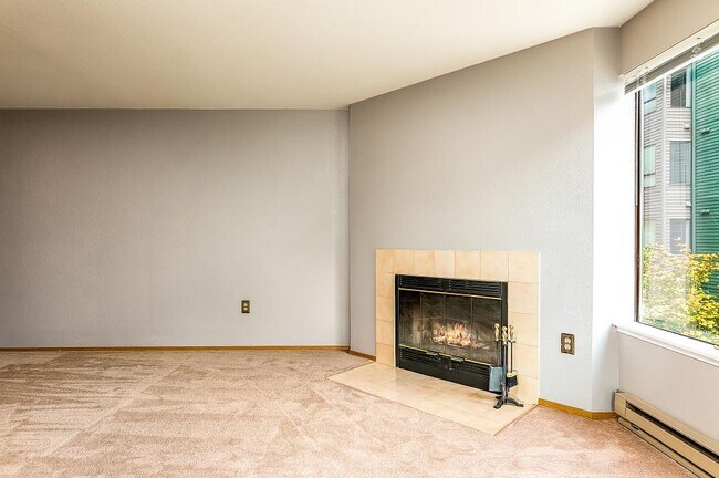 Building Photo - Avalon Condominiums - 2 bedrooms