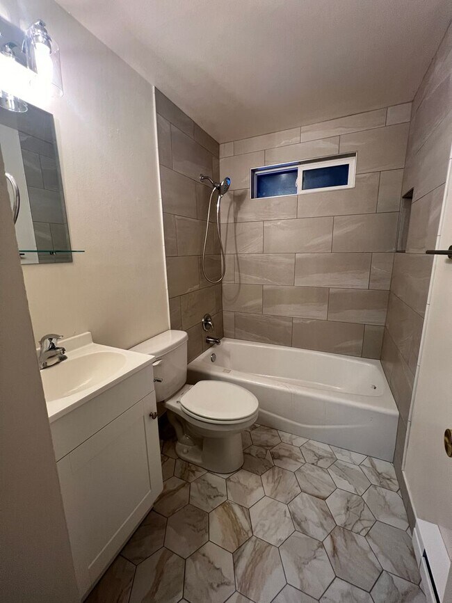 Foto del edificio - 228 W Northshore Dr