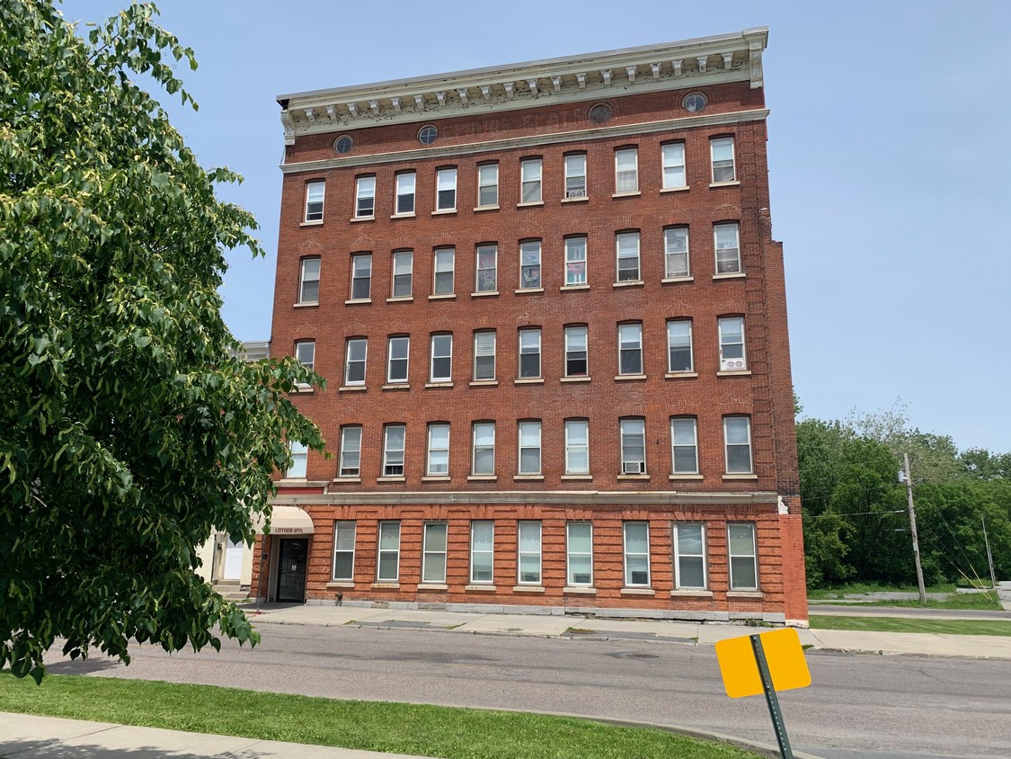 Primary Photo - City View Apartments