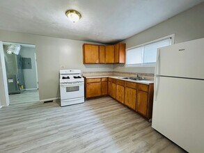 Building Photo - 1213 W 17th St