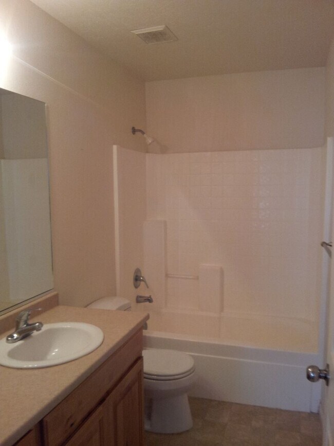 Foto del edificio - 3 Bed 2 bathroom house