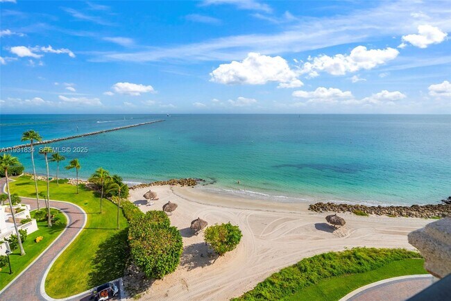 Foto del edificio - 7471 Fisher Island Dr