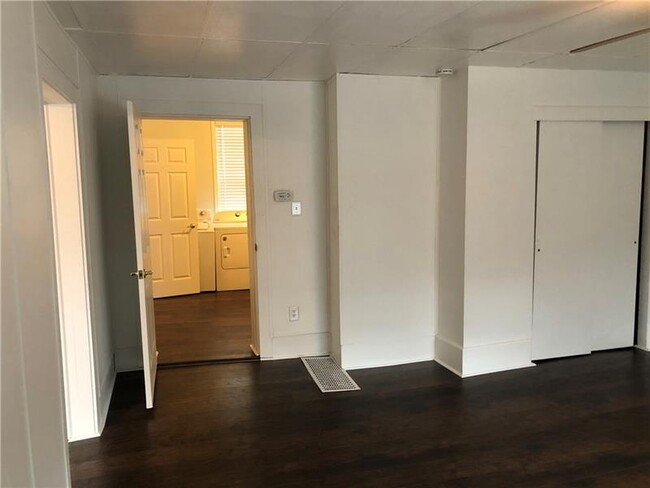 Building Photo - 329 Downing St