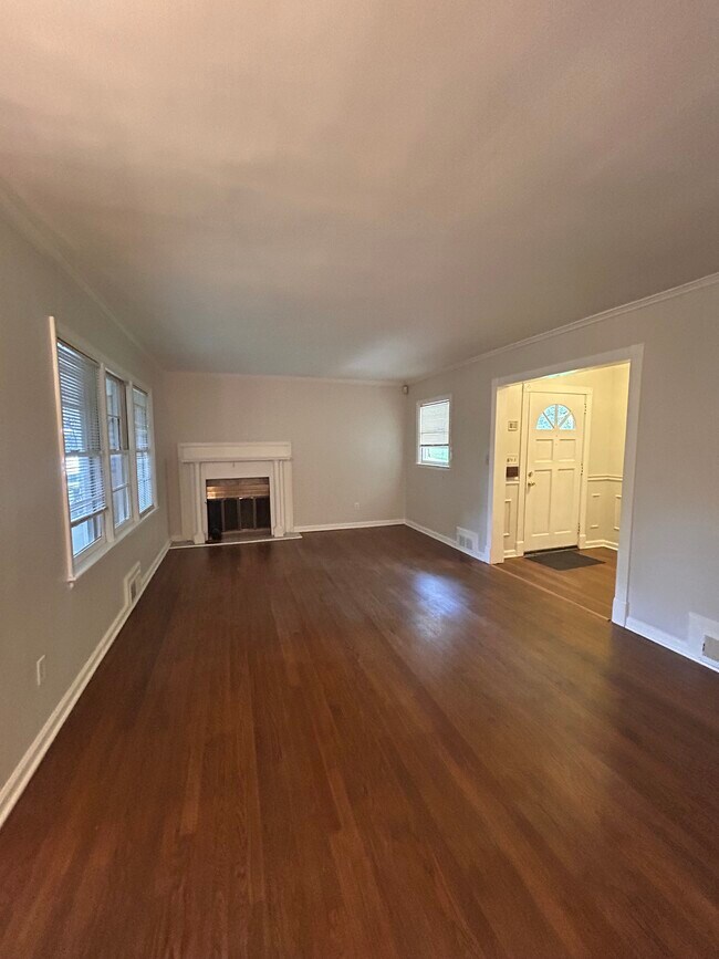 Sala de estar - 633 Clairmont Cir