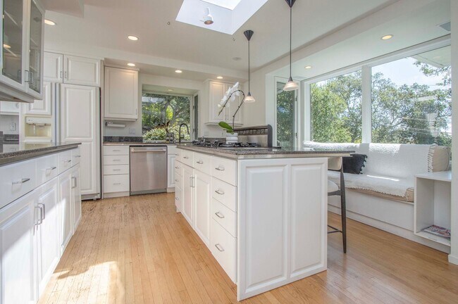 Building Photo - Stunning Henry Hill Mid-Century in Kentfield