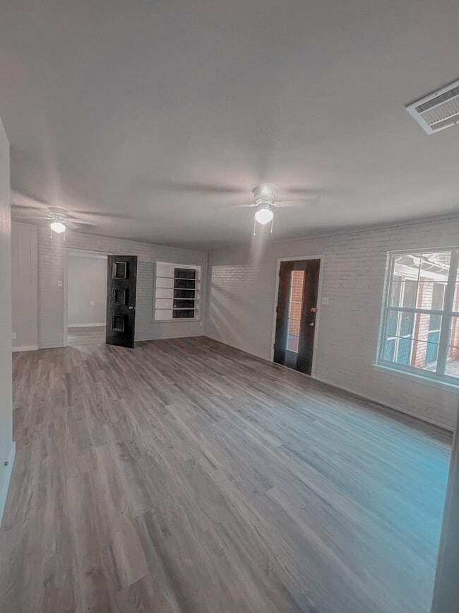 175 E Elm St, Canton, TX 75103