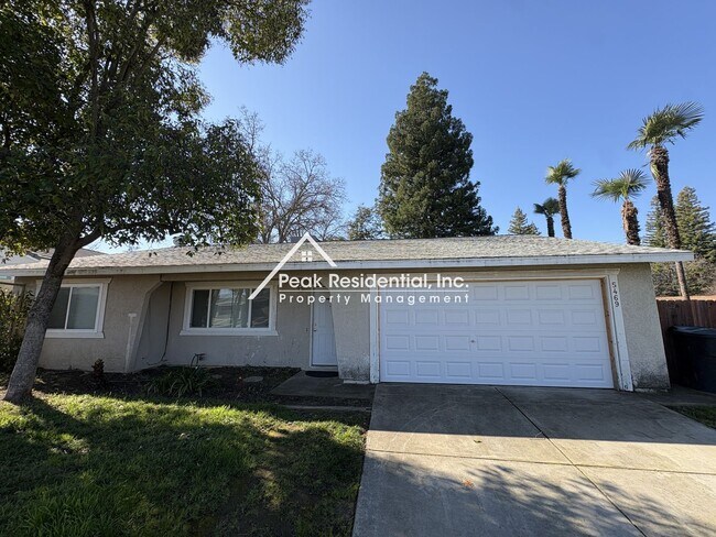 Foto del edificio - Great 3 bedroom 2 bath house is located in Orangevale