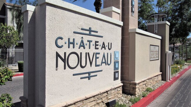 Foto del edificio - Two bedroom two bathroom ground floor condo in gated Chateau Nouveau with no carpeting!
