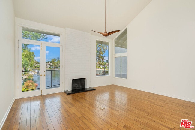 Foto del edificio - 4618 Park Mirasol