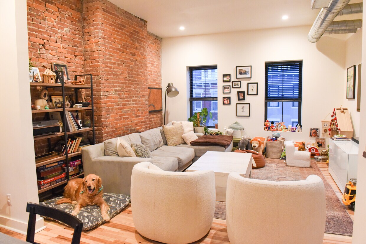 Living Area - 2017 Forbes Ave
