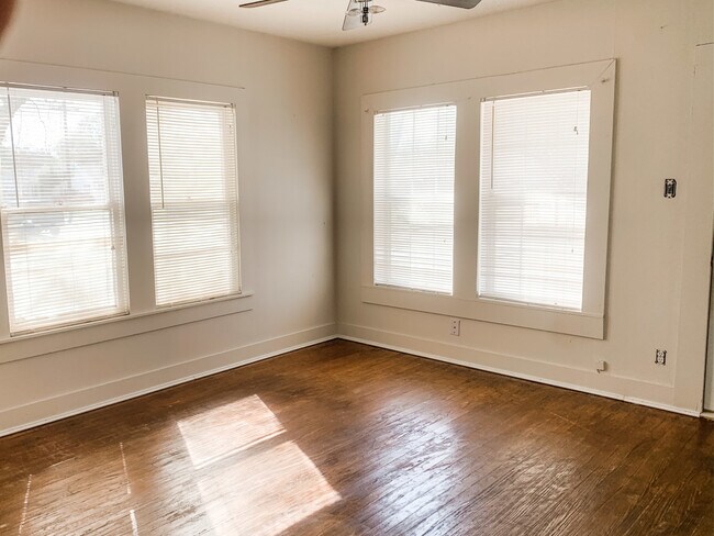 Building Photo - 222 E Gulf