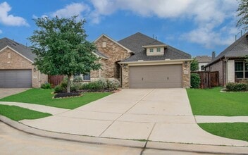 Building Photo - 6914 N Elmwood Trail