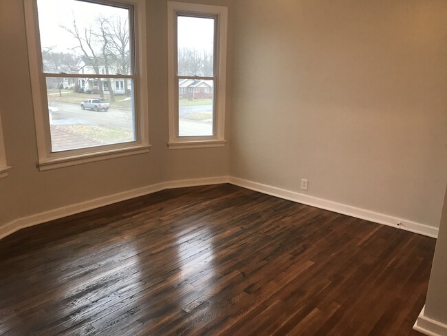 bed - 2215 Western Ave