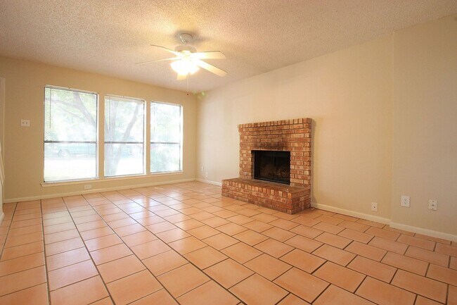 Building Photo - 9002 Sanger Dr