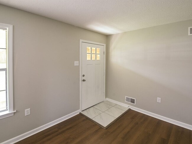 Building Photo - NEWLY UPDATED  3 bed 2 bath home in Bartlett.