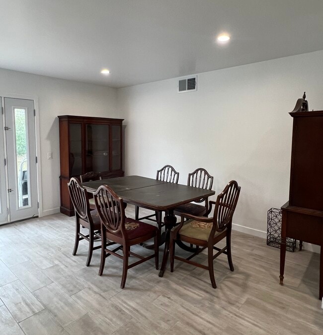 Building Photo - 30872 Janlor Dr