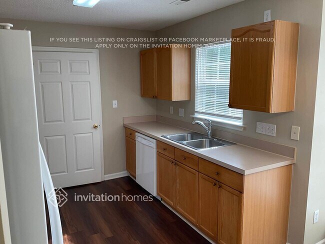 Foto del edificio - 2419 Ivy Run Dr