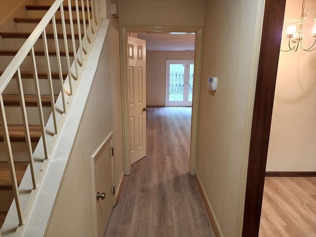 Building Photo - 601 Cedar Crest Dr