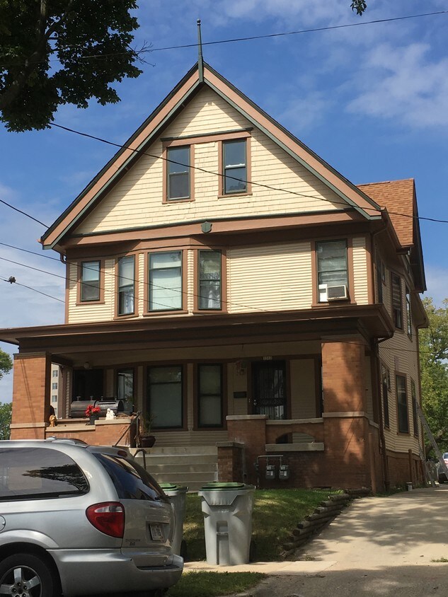Primary Photo - 3312-3314 W State St
