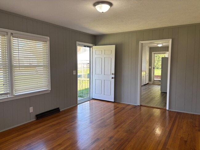 Foto del edificio - 3 bed, 1 bath brick home located in Asheboro