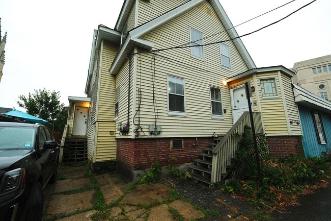 Building Photo - 56 Pleasant St